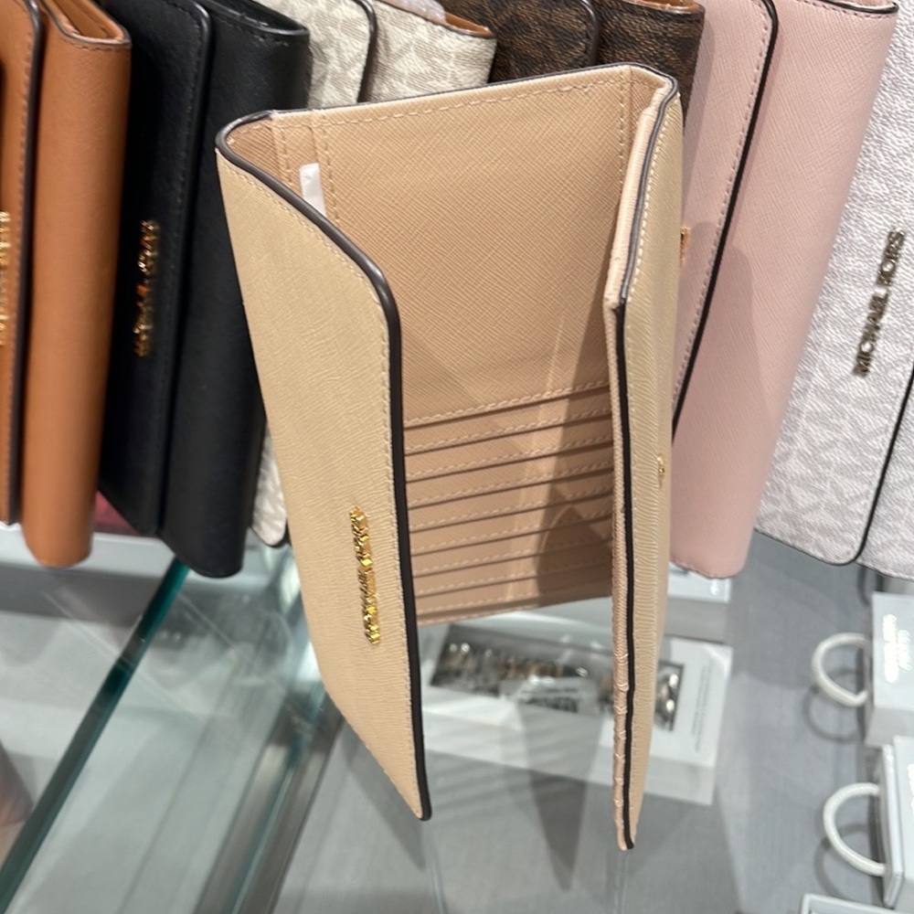 MICHAEL KORS JET SET TRAVEL LARGE TRIFOLD WALLET BUFF COLOR - Picture 13 of 16